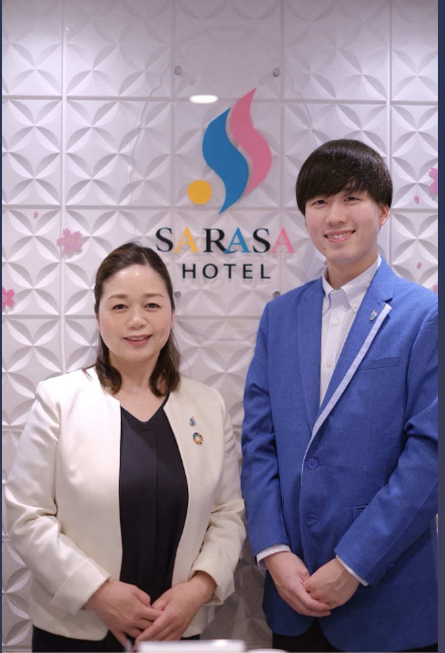 SARASA HOTEL のフロントスタッフ